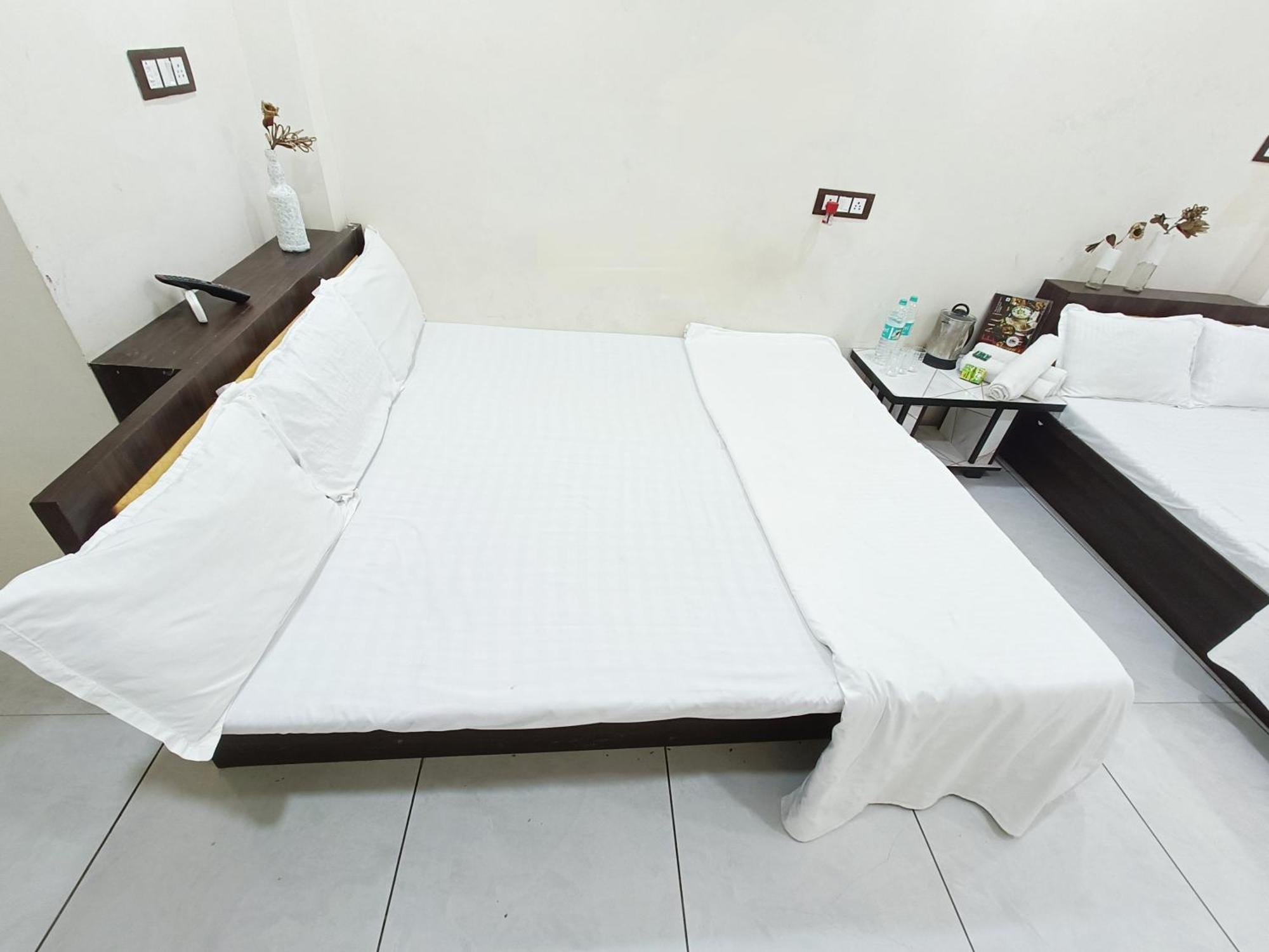 Ginger Hotels Ujjain Tower Kshipra Inn-Family Stay Airconditioned Hotel Εξωτερικό φωτογραφία