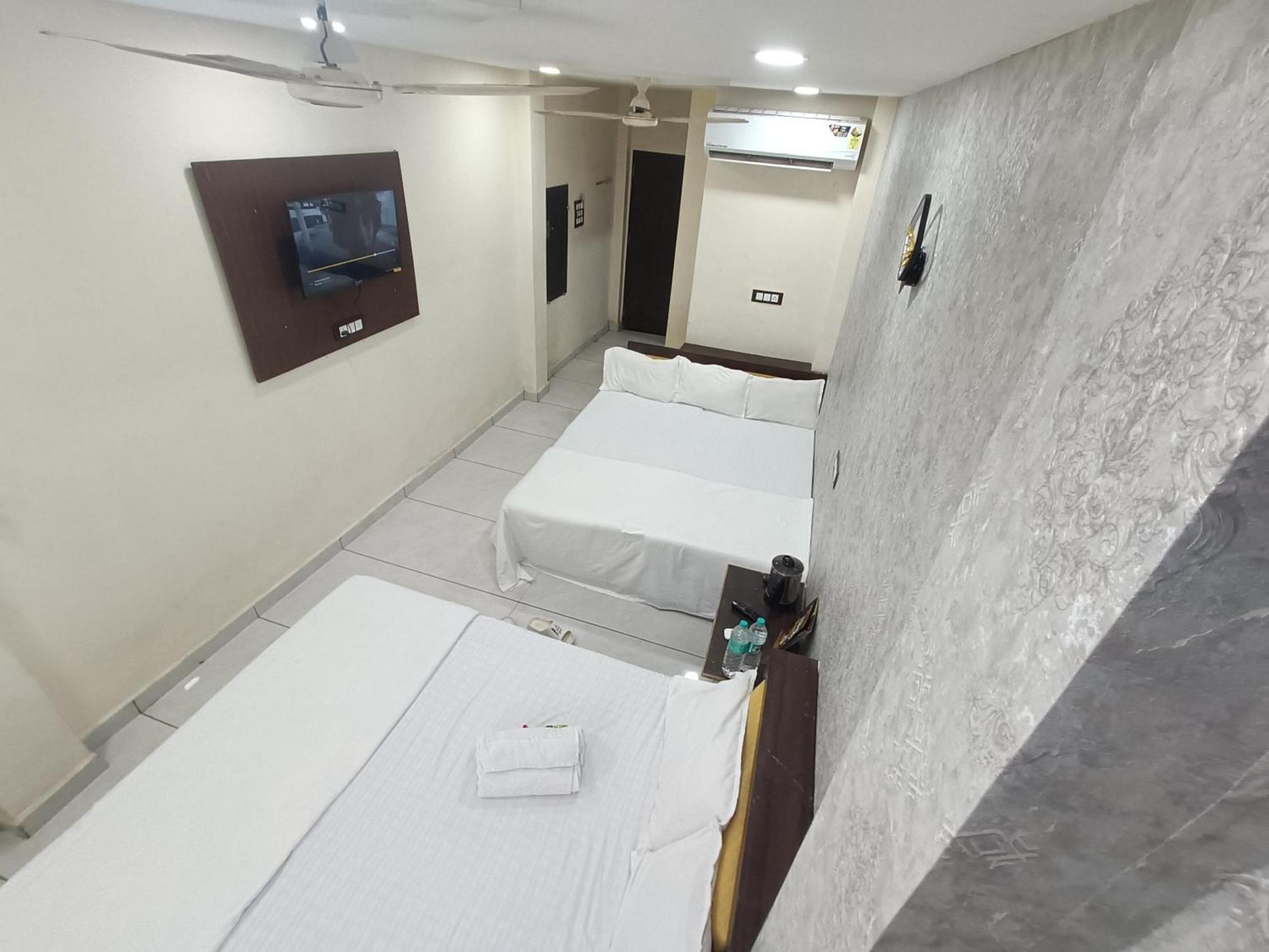 Ginger Hotels Ujjain Tower Kshipra Inn-Family Stay Airconditioned Hotel Εξωτερικό φωτογραφία